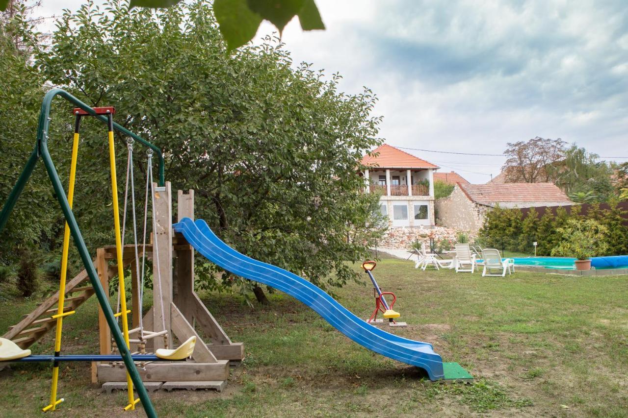 סרנץ' Tokaj Hill Panorama Guesthouse מראה חיצוני תמונה