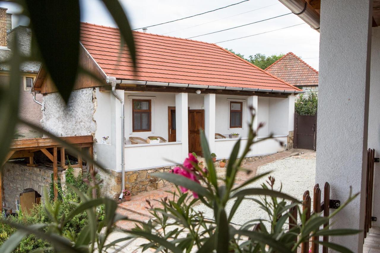 סרנץ' Tokaj Hill Panorama Guesthouse מראה חיצוני תמונה